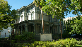 HI-Sacramento Hostel exterior